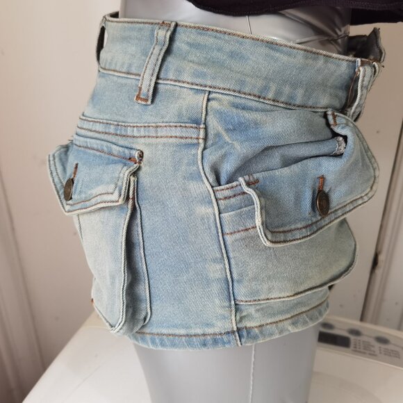 bleached light blue cargo pockets shorts - Picture 2 of 5